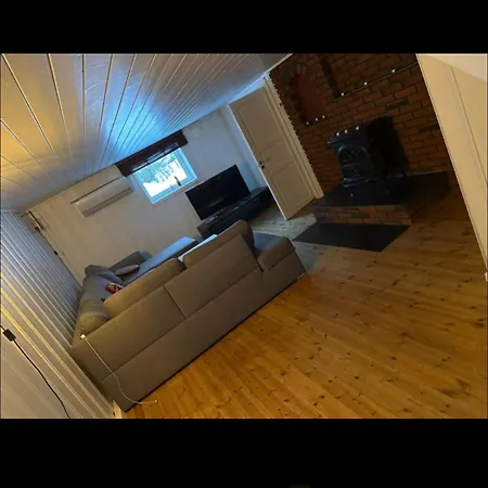 Leilighet I Kjelleren Naer Torp *