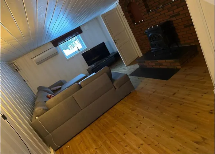 Leilighet I Kjelleren Naer Torp *